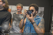 Lenny Kravitz - Flash - Galerie Ostlicht - Mo 10.08.2015 - Lenny KRAVITZ fotografiert mit Leica Kamera74