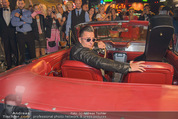 Andreas Gabalier Videodreh - Praterdome - Mi 09.09.2015 - Andreas GABALIER in altem Auto, Oldtimer, Cabrio23