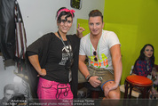 Andreas Gabalier Videodreh - Praterdome - Mi 09.09.2015 - Andreas GABALIER mit Visagistin Bianca HUMER47