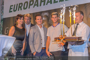 30 Jahresfeier - Europahalle - Fr 11.09.2015 - Geburtstagstorte fr Dominic THIEM256