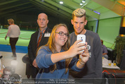 30 Jahresfeier - Europahalle - Fr 11.09.2015 - Selfies und Autogramme mit Dominic THIEM285