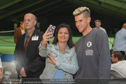 30 Jahresfeier - Europahalle - Fr 11.09.2015 - Selfies und Autogramme mit Dominic THIEM290