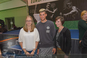 30 Jahresfeier - Europahalle - Fr 11.09.2015 - Selfies und Autogramme mit Dominic THIEM302