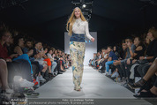 Vienna Fashion Week Finalshow - MQ Vienna Fashion Week Zelt - So 13.09.2015 - 125