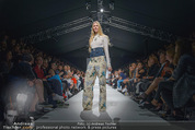 Vienna Fashion Week Finalshow - MQ Vienna Fashion Week Zelt - So 13.09.2015 - 126