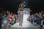 Vienna Fashion Week Finalshow - MQ Vienna Fashion Week Zelt - So 13.09.2015 - 173