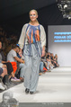 Vienna Fashion Week Finalshow - MQ Vienna Fashion Week Zelt - So 13.09.2015 - 49