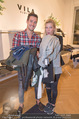 Fashion for Charity - Bestseller Headquarter - Do 24.09.2015 - Andreas MORAVEC mit Freundin TANJA beim Shoppen195