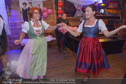 1. Wiener DamenWiesn - Wiener Wiesn Prater - Do 08.10.2015 - Eva PLZL und Inge KLINGOHR tanzen152