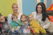 Sarah Connor Besuch - Ronald McDonald Kinderhilfehaus - Do 22.10.2015 - Sarah CONNOR, Sonja KLIMA mit Kindern1