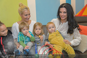 Sarah Connor Besuch - Ronald McDonald Kinderhilfehaus - Do 22.10.2015 - Sarah CONNOR, Sonja KLIMA mit Kindern36