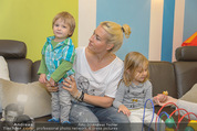 Sarah Connor Besuch - Ronald McDonald Kinderhilfehaus - Do 22.10.2015 - Sarah CONNOR mit Kindern37