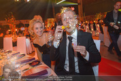 Ronald McDonald Gala - Marx Halle - Do 22.10.2015 - Sabine LISICKI, Oliver POCHER macht Seifenblasen108