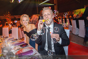 Ronald McDonald Gala - Marx Halle - Do 22.10.2015 - Sabine LISICKI, Oliver POCHER macht Seifenblasen110