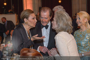 Look! Woman of the Year-Awards 2015 - Rathaus - Di 17.11.2015 - Farah DIBA PAHLAVI, Sir Roger MOORE mit Ehefrau Lady Kristina156