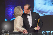 Look! Woman of the Year-Awards 2015 - Rathaus - Di 17.11.2015 - Sir Roger MOORE mit Ehefrau Lady Kristina178