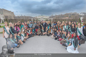100 Miss Earth - Belvedere - Fr 27.11.2015 - Gruppenfoto 100 Miss Earth vor dem oberen Belvedere13