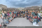 100 Miss Earth - Belvedere - Fr 27.11.2015 - Gruppenfoto 100 Miss Earth vor dem oberen Belvedere14