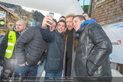 Formula Snow - Saalbach-Hinterglemm - Sa 05.12.2015 - Boris BECKER mit Selfie mit Fans182