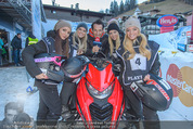Formula Snow - Saalbach-Hinterglemm - Sa 05.12.2015 - Tom WALEK mit Playboy-Girls70