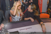 White pearl mountain Club - Sportzentrum Hinterglemm - Sa 05.12.2015 - Pamela ANDERSON, Lilly BECKER218