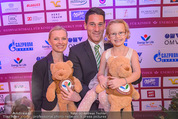 energy for life - Weihnachtsball für Kinder - Hofburg - Mi 09.12.2015 - Helge PAYER mit Tochter Mina-Amelie und Natalie, Katharina5