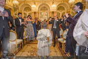 Anna Netrebko Hochzeit - Trauung - Palais Coburg - Di 29.12.2015 - Tiago, Sohn von Anna Netrebko wird von allen Seiten fotografiert47