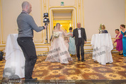 Anna Netrebko Hochzeit - Trauung - Palais Coburg - Di 29.12.2015 - Vater Yuri bringt Tochter Anna NETREBKO zur Trauung51