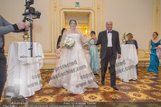 Anna Netrebko Hochzeit - Trauung - Palais Coburg - Di 29.12.2015 - Vater Yuri bringt Tochter Anna NETREBKO zur Trauung53