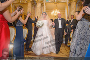 Anna Netrebko Hochzeit - Trauung - Palais Coburg - Di 29.12.2015 - Vater Yuri bringt Tochter Anna NETREBKO zur Trauung55