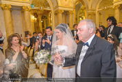 Anna Netrebko Hochzeit - Trauung - Palais Coburg - Di 29.12.2015 - Vater Yuri bringt Tochter Anna NETREBKO zur Trauung58