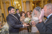 Anna Netrebko Hochzeit - Trauung - Palais Coburg - Di 29.12.2015 - Vater Yuri bringt Tochter Anna NETREBKO zu Yusif EYVAZOV59