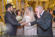 Anna Netrebko Hochzeit - Trauung - Palais Coburg - Di 29.12.2015 - Vater Yuri bringt Tochter Anna NETREBKO zu Yusif EYVAZOV61