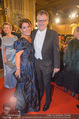 Opernball - Red Carpet - Staatsoper - Do 04.02.2016 - Stefan RUZOWITZKY mit Ehefrau Birgit102