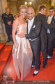 Opernball - Red Carpet - Staatsoper - Do 04.02.2016 - Eric PAPILAYA mit Freundin Julie118