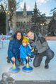 SuperFit Eisstockschießen - Rathausplatz - Mi 24.02.2016 - Alex LIST mit Tanja und Felix2