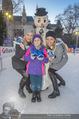 SuperFit Eisstockschießen - Rathausplatz - Mi 24.02.2016 - Missy MAY mit Marie, Sylvia GRAF25