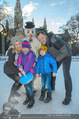 SuperFit Eisstockschießen - Rathausplatz - Mi 24.02.2016 - Alex LIST mit Felix, Missy MAY mit Marie5