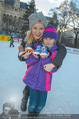 SuperFit Eisstockschießen - Rathausplatz - Mi 24.02.2016 - Missy MAY mit Marie8