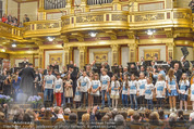 All for Autism Charity Concert - Wiener Musikverein - Di 26.04.2016 - Finale auf der Bhne mit Stars und Kindern191