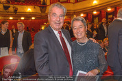 Nein zu krank und arm - Burgtheater - Fr 20.05.2016 - Heinz und Margit FISCHER18