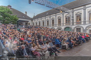 Schloss-Spiele Premiere - Schloss Kobersdorf - Di 05.07.2016 - Publikum, Zuschauer, G�ste, Trib�ne, Schlosshof38