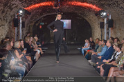 Runway Fashion Show - Kattus Sektkellerei - Di 06.09.2016 - Model am Laufsteg, Modenschau36