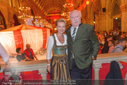 10. Trachtenpärchenball Teil 1 - Rathaus - Fr 09.09.2016 - Michael HUPL mit Ehefrau Barbara (HRNLEIN)103