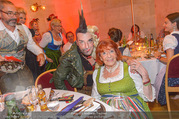 10. Trachtenpärchenball Teil 1 - Rathaus - Fr 09.09.2016 - Thomas KLEIN mit Mutter Ingrid KLEIN155