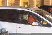 Cathy Lugner Geburtstagsfeier - Restaurant Angelo - Sa 10.12.2016 - Ankunft Cathy LUGNER im Taxi4