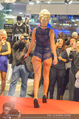 Richard Lugner bei Modenschau - Miss Moda Lugner City - Sa 10.12.2016 - Modenschau, Laufstegfoto10