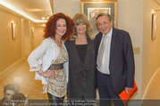 Goldie Hawn PK und Autogrammstunde - Lugner City - Mi 22.02.2017 - Christina und Richard LUGNER, Goldie HAWN3