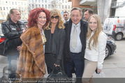 Goldie Hawn PK und Autogrammstunde - Lugner City - Mi 22.02.2017 - Goldie HAWN, Richard, Christina und Jacki Jacqueline LUGNER10
