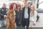Goldie Hawn PK und Autogrammstunde - Lugner City - Mi 22.02.2017 - Goldie HAWN, Richard, Christina und Jacki Jacqueline LUGNER11